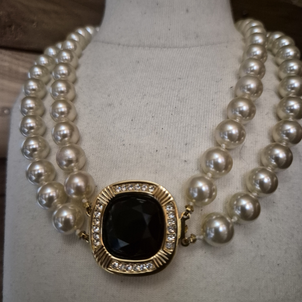 STUNNING! Swaroski SAL  Double Pearl  Strand Necklace with Black Centerstone